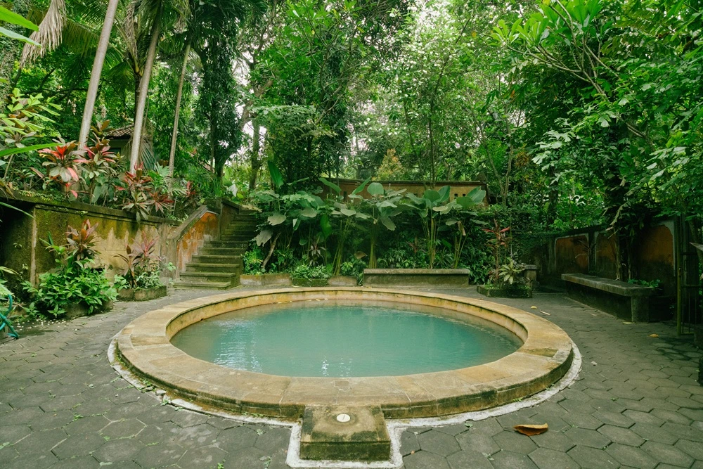 hot spring pool