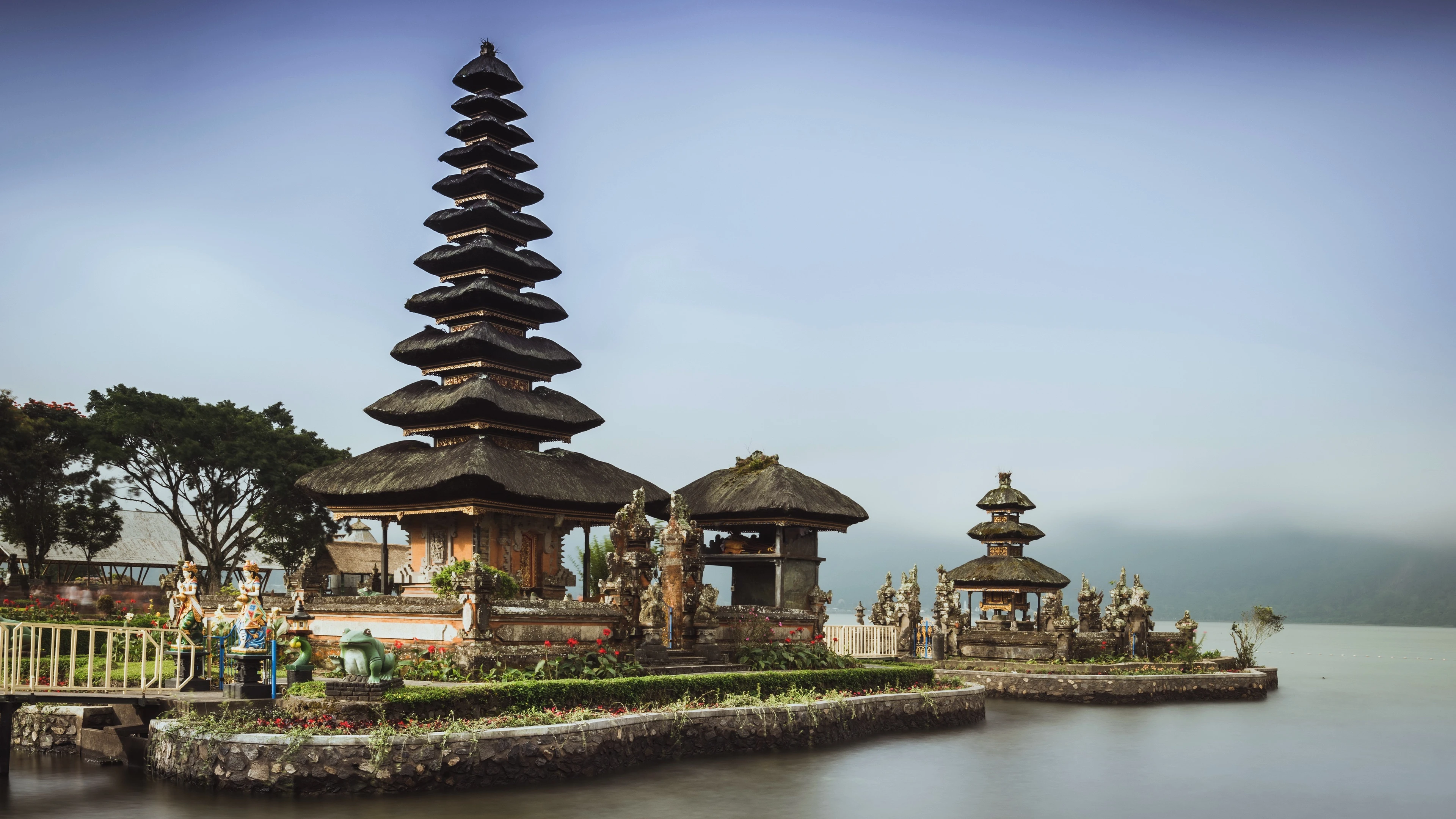 ulun danu beratan temple