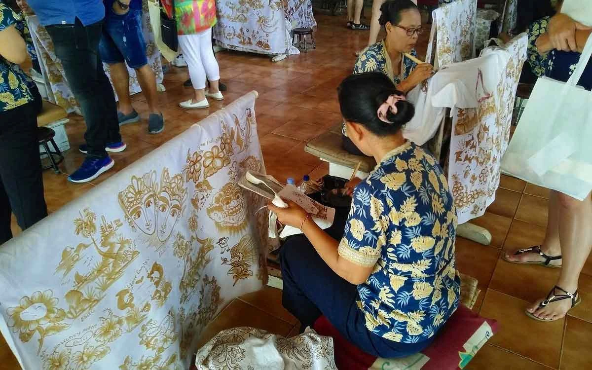 local artisan tohpati batik