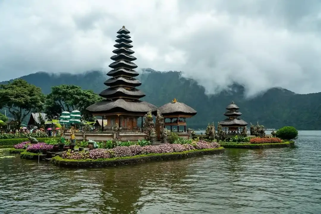ulun danu beratan temple